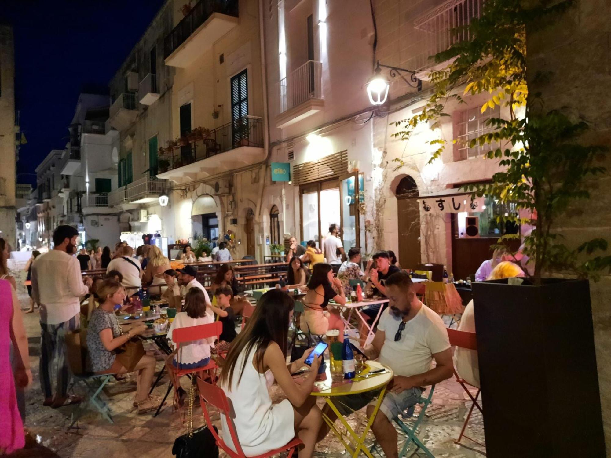 Fd Apartments - Zoe Prestigioso Appartamento Vicino Alla Stazione E Al Centro Monopoli Bagian luar foto