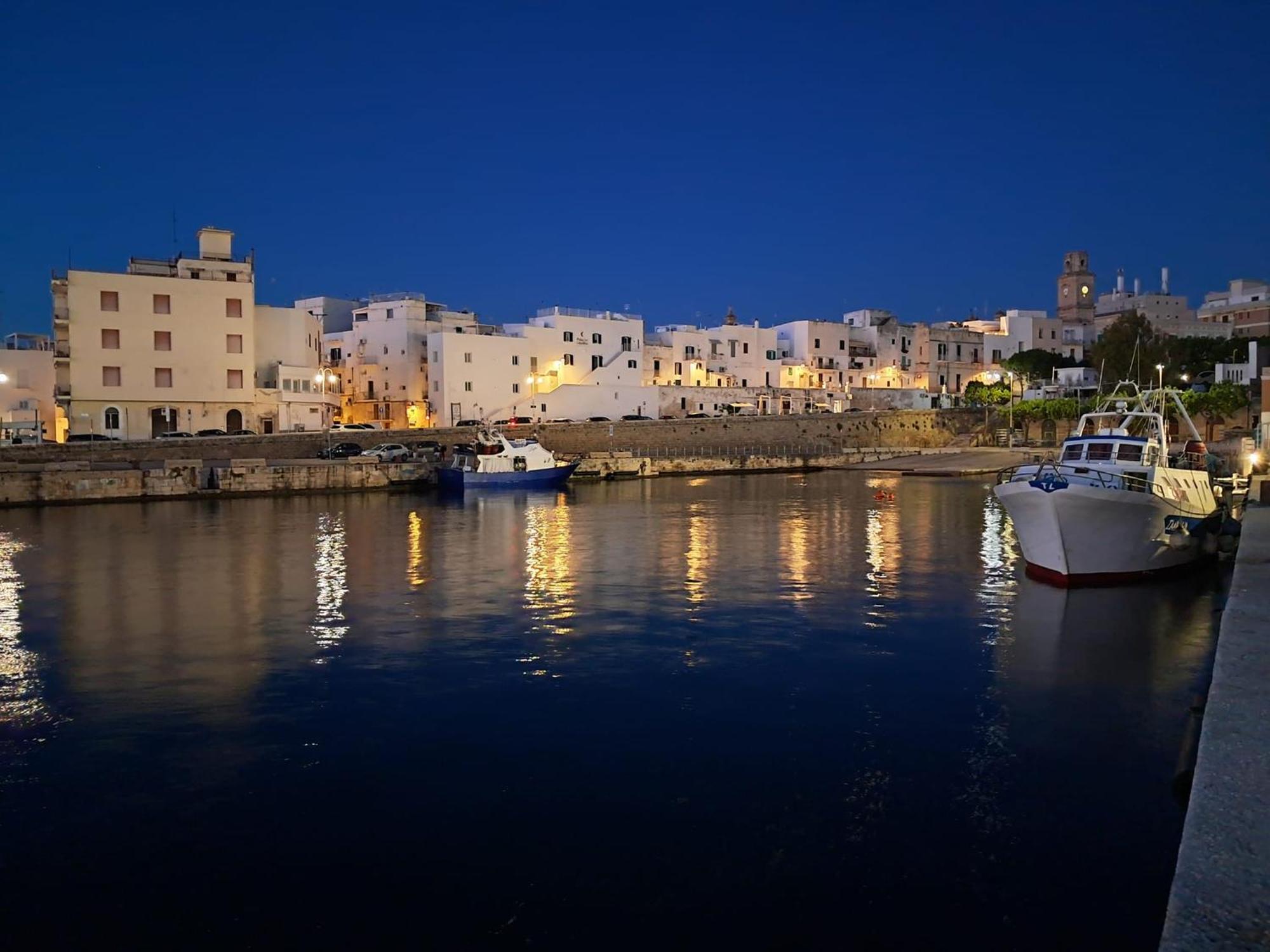 Fd Apartments - Zoe Prestigioso Appartamento Vicino Alla Stazione E Al Centro Monopoli Bagian luar foto