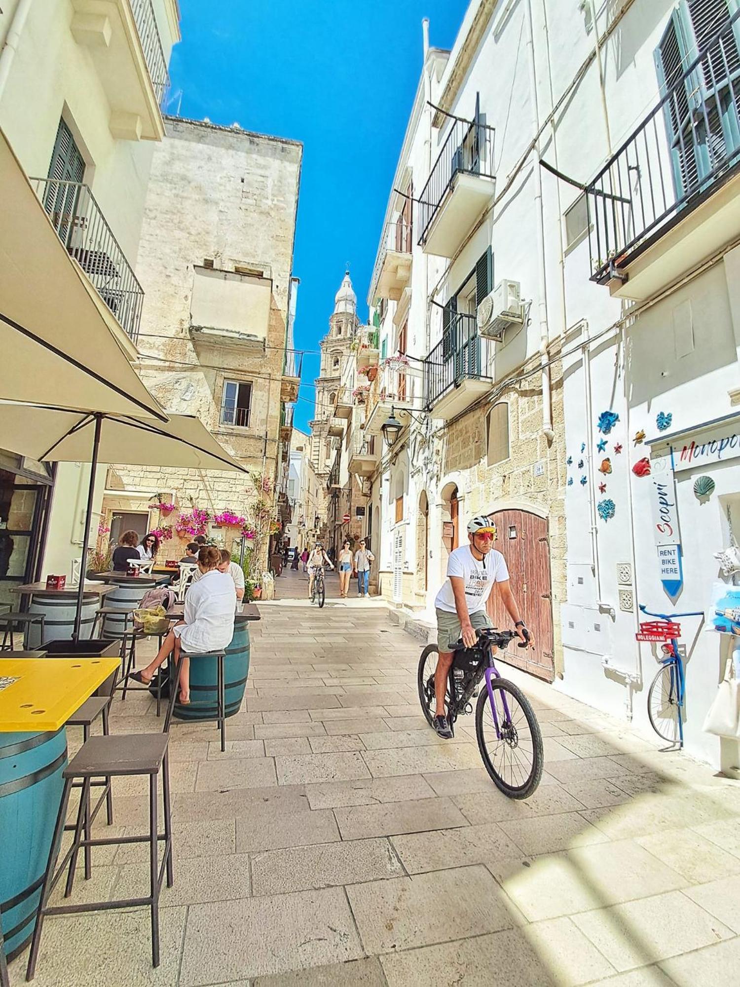 Fd Apartments - Zoe Prestigioso Appartamento Vicino Alla Stazione E Al Centro Monopoli Bagian luar foto