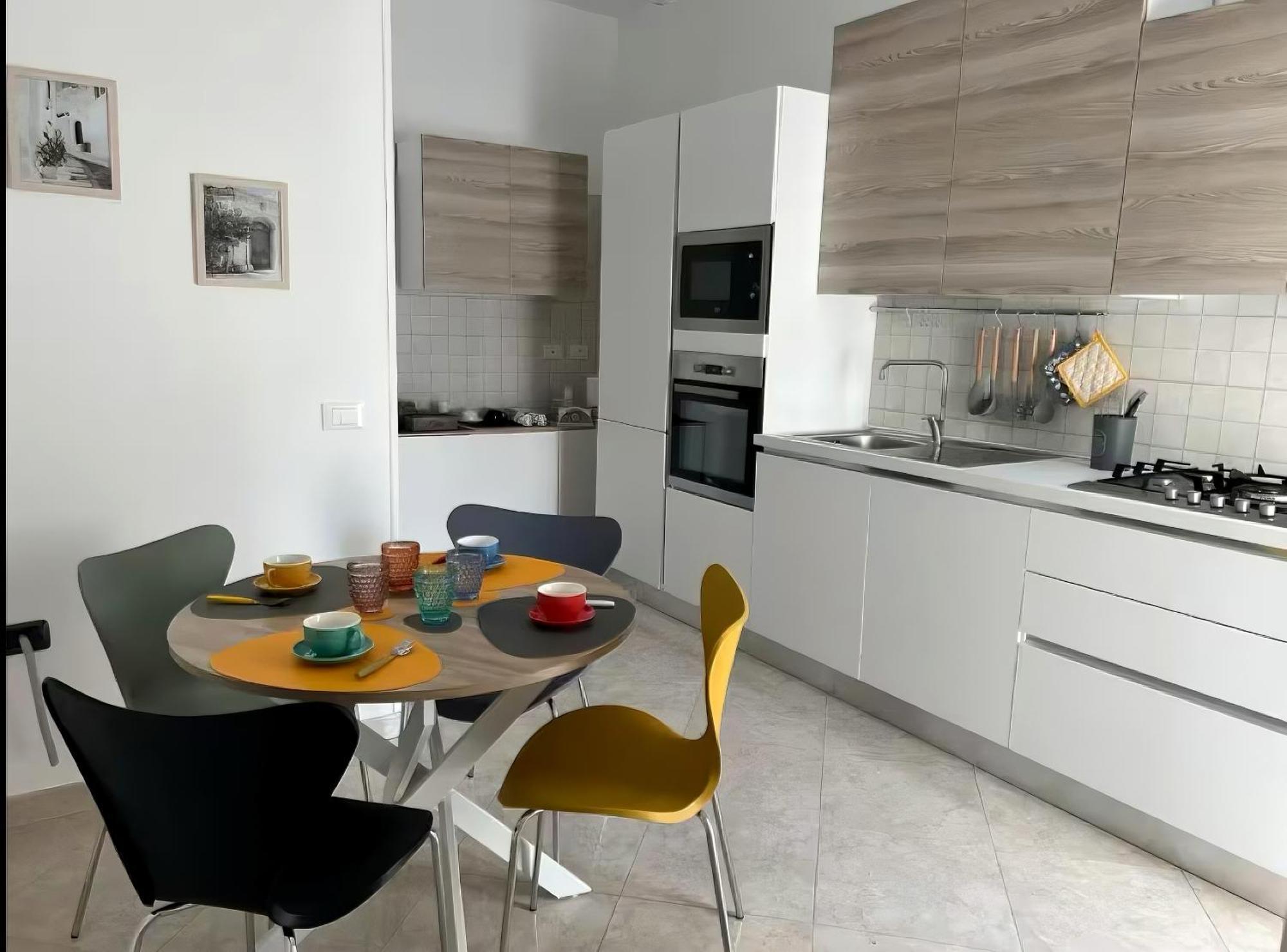 Fd Apartments - Zoe Prestigioso Appartamento Vicino Alla Stazione E Al Centro Monopoli Bagian luar foto